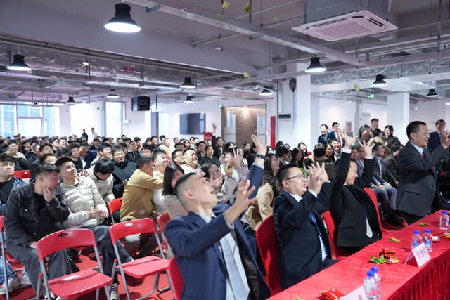 敏匠智能科技广东公司乔迁合影